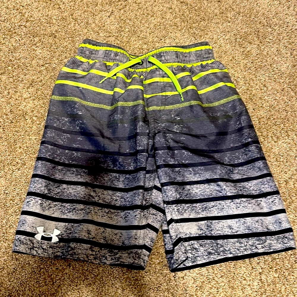 Under Armour Youth Boys Medium swim trunks